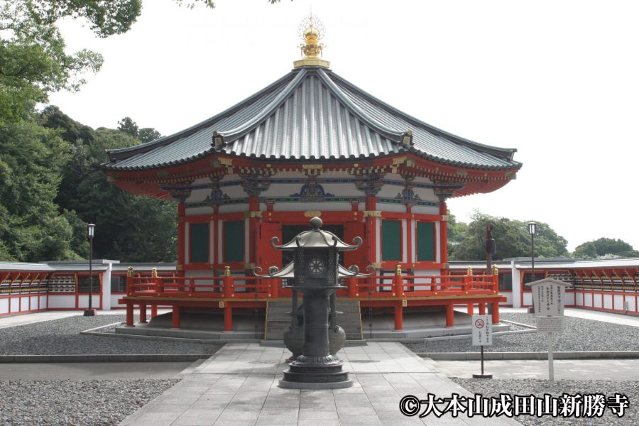 The Komyodo Hall, a brightly painted building with a central stone lantern.