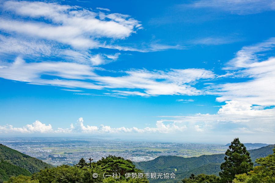 A panoramic view of the vast Kanto Plain and city area seen from the summit or upper slopes of Mount Ōyama.