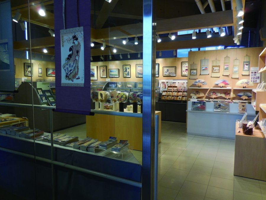The interior of the museum gift shop, displaying ukiyo-e prints, fans, and merchandise.