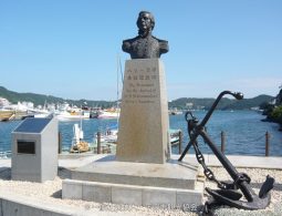 A monument dedicated to Commodore Perry (The Monument for the Arrival of U.S.N. Commodore Perry's Squadron) on the waterfront of Shimoda Port.