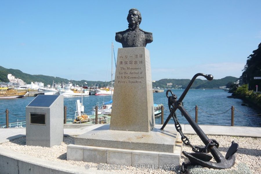 A monument dedicated to Commodore Perry (The Monument for the Arrival of U.S.N. Commodore Perry's Squadron) on the waterfront of Shimoda Port.