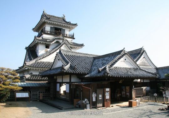 The main keep and connected administrative building (Kaitokukan) of Kochi Castle, one of Japan's original castles.