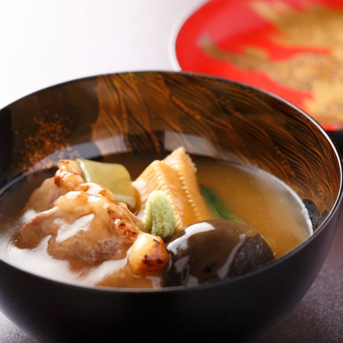 Kaga cuisine (Jibuni stew) in a lacquer bowl.