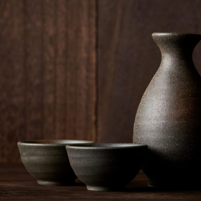 Bizen ware sake bottle (tokkuri) and cups.