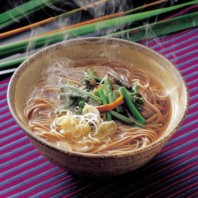 A steaming bowl of Shizuoka soba noodles.